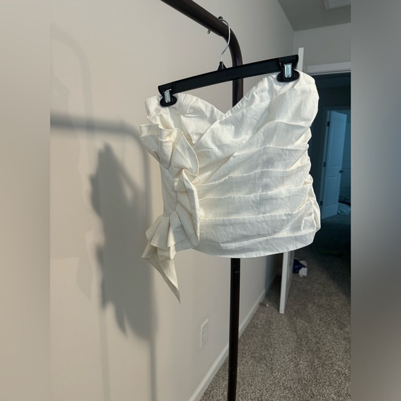 Beautiful white corset from Express size SP! Worn once great to dress up or down - Picture 1 of 3